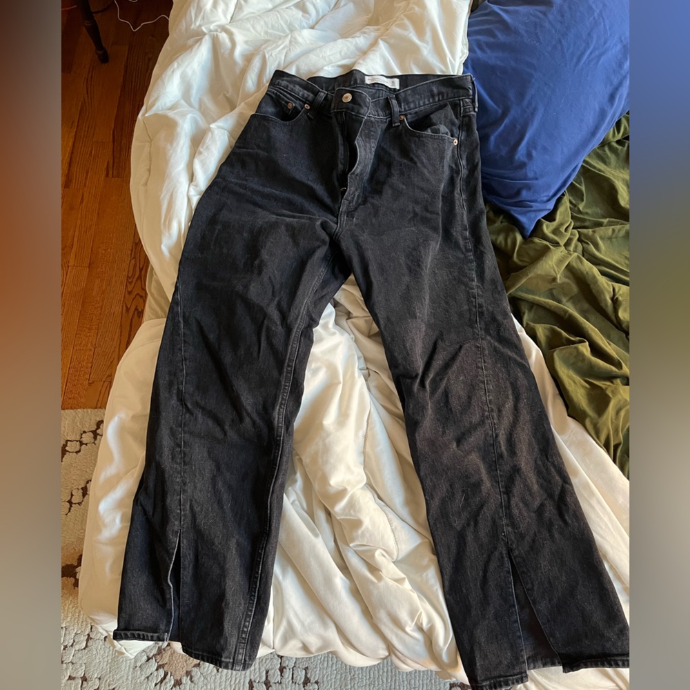 A&F Black 90s Relaxed Jean high rise with ankle slits 31/12